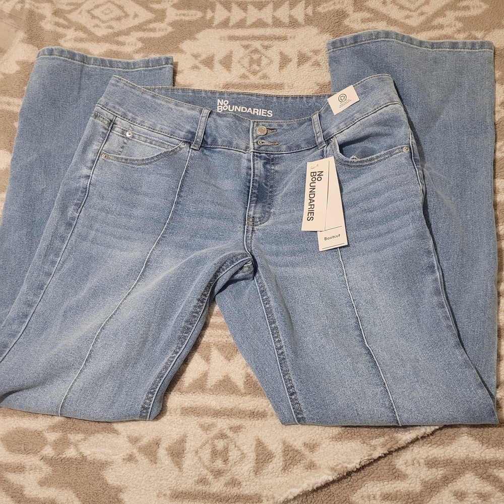 No Boundaries Women’s Light Blue Boot-Cut Jeans